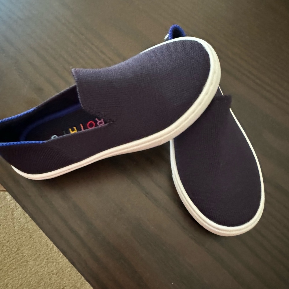 Brand new Rothy’s kids 11